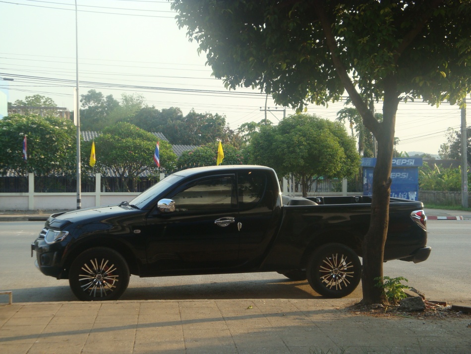 ชื่อ:  DSC09325.jpg
ครั้ง: 2352
ขนาด:  246.1 กิโลไบต์