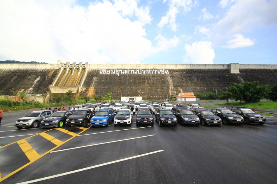ชื่อ:  IMG_4100.jpg
ครั้ง: 386
ขนาด:  197.6 กิโลไบต์